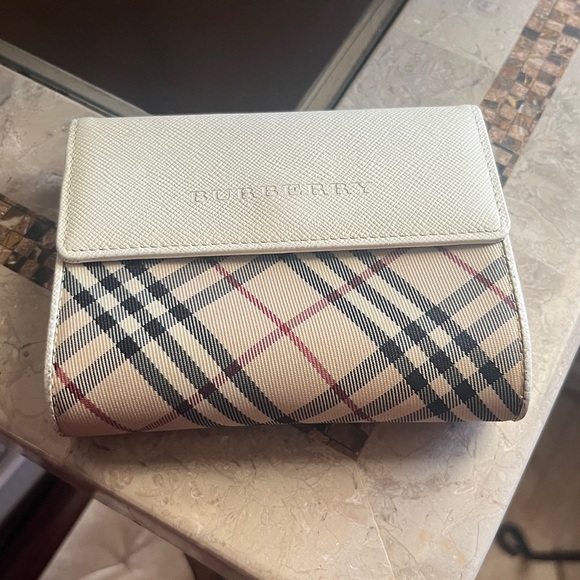 Burberry London Novacheck bifold with kiss lock / crossbody Pristine condition - Picture 9 of 9